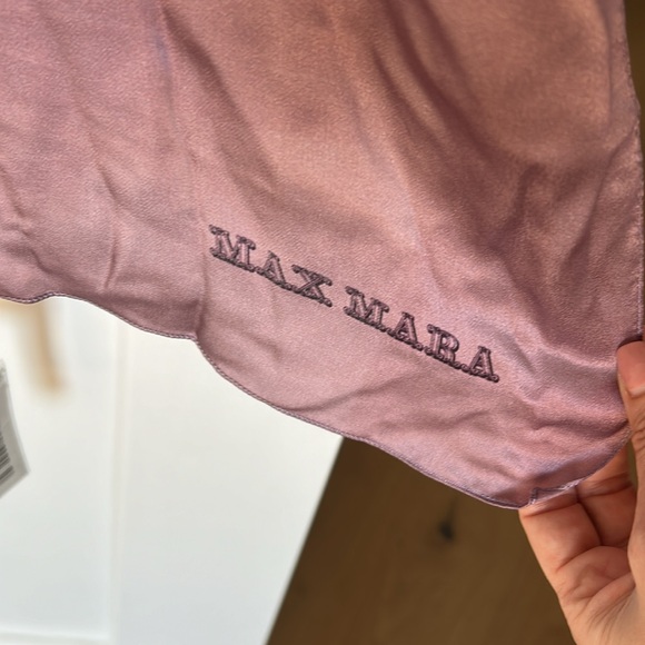 MAX MARA 100% silk scarf - Picture 3 of 9